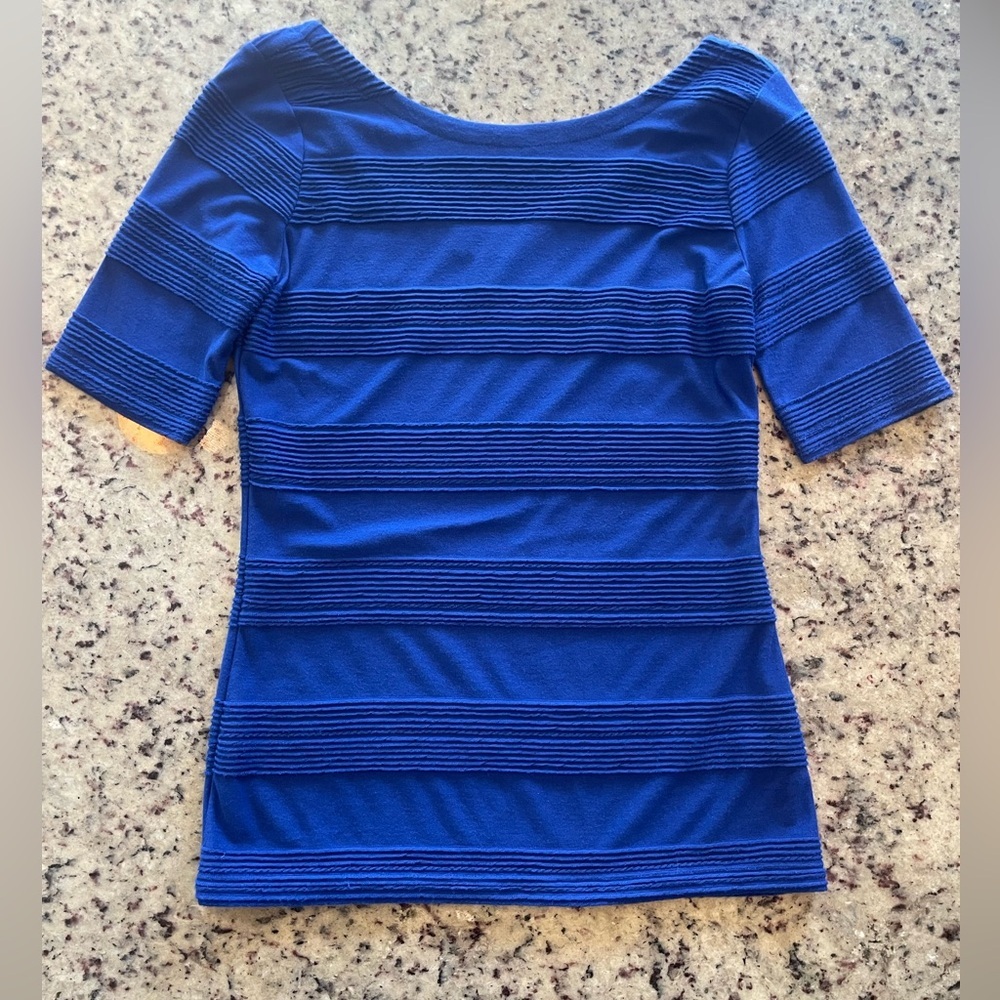 Women’s banana republic royal blue soft textured scoop back/neck top SZ S